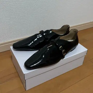 에나멜 스트랩 펌프스