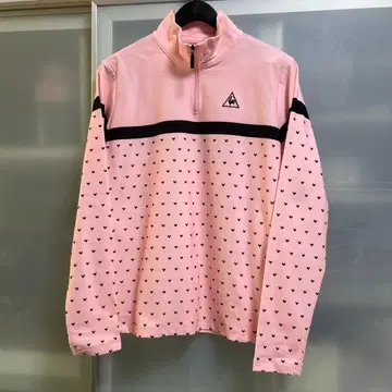 르꼬끄 스포르티브 핑크 하트 무늬 하이넥 셔츠