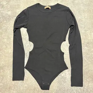 블랙 컷 아웃 긴팔 바디수트