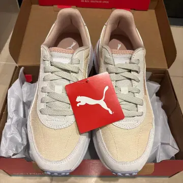 PUMA 베이지 화이트 스니커즈