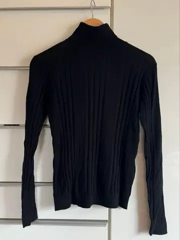 미사용 새상품 FENNEL 블랙 터틀넥 스웨터