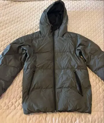 모스그린 올리브 후드 부착 GU 다운 자켓