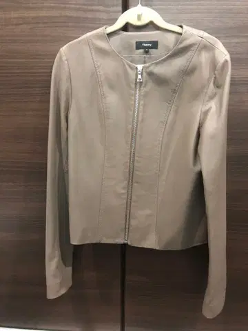 Theory 램 가죽 노카라 자켓 P 사이즈