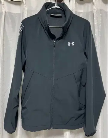 언더아머 윈드 자켓 블랙 M