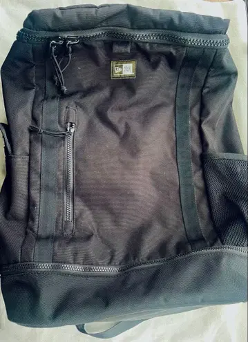 NEW ERA 블랙 백팩