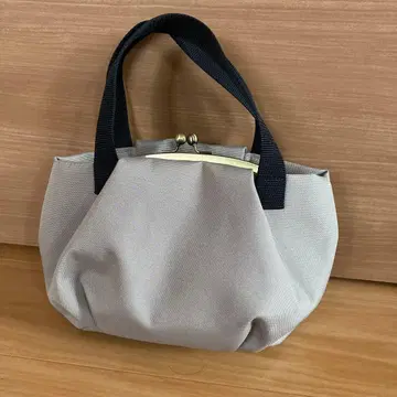 AYANOKOJI 그레이 금속 장식 토트백