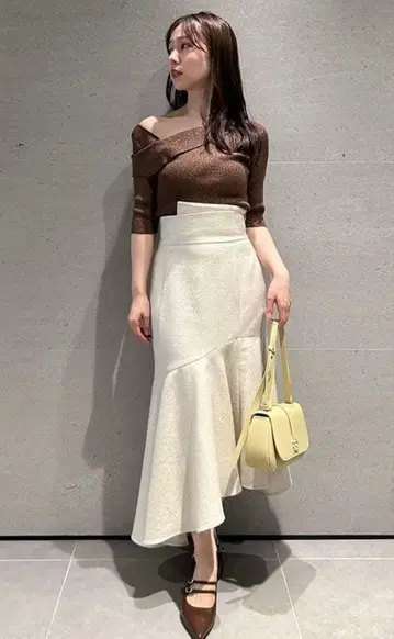 새상품 스나이델 하이웨스트 자카드 머메이드 스커트 아이보리