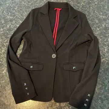 블랙 스터드 장식 테일러드 자켓