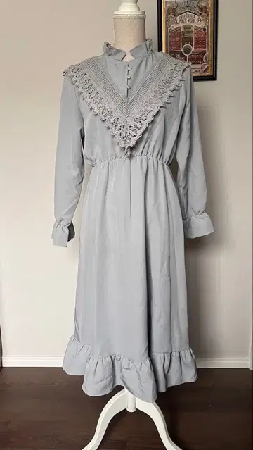 그레이 레이스 옷깃 무릎 기장 원피스