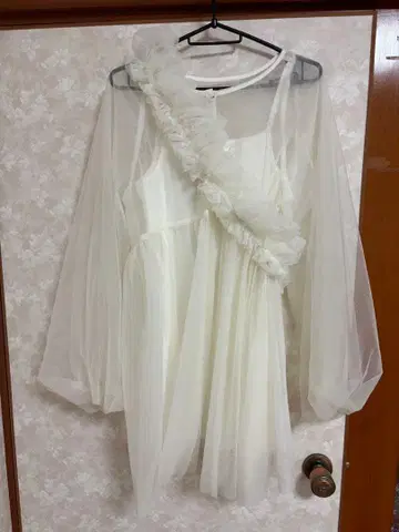 헤더 미사용 새상품 프릴 달린 시스루