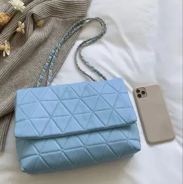 미사용 새상품 라이트 블루 퀼팅 핸드백