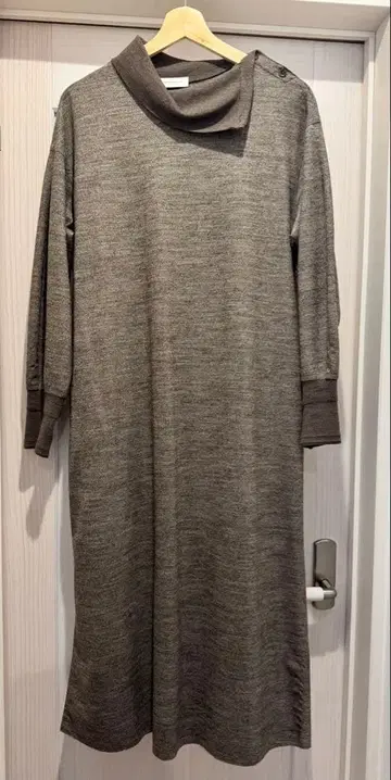 TOMORROWLAND 차콜 그레이 롱 원피스