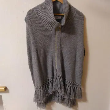 우조 프린지 하이넥 니트 베스트 판초
