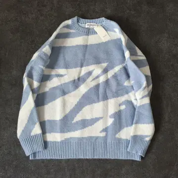 Airy mode k-street pattern knit pullover