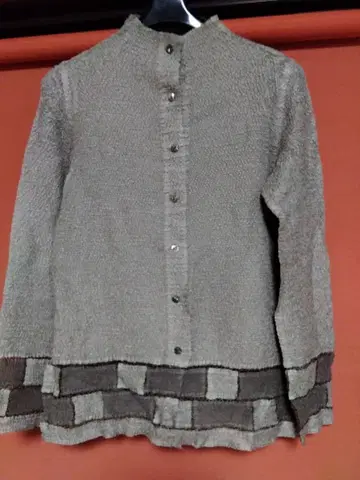 그레이 버튼 긴팔 상의 요시키히시누마 주름 가공