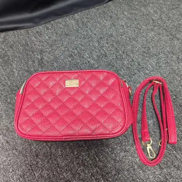빨간색 퀼팅 숄더백