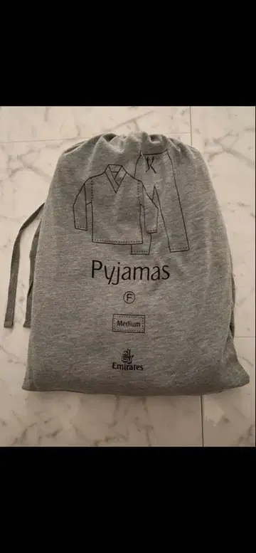 최신 에미레이트 항공 퍼스트 클래스 파자마 세트 여성용 M 미개봉