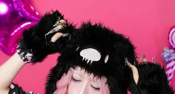 ACDCRAG Gloomy x Sophie Powers Cake 햇