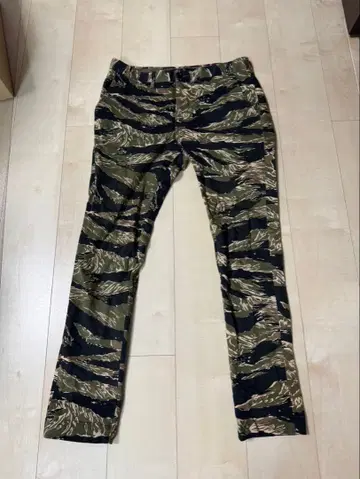 뷰티 & 유스 팬츠 사이즈 M 카모 패턴 워크 팬츠