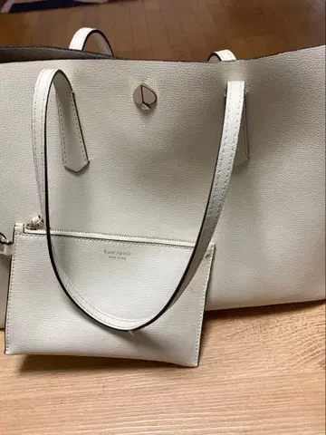 화이트 가죽 토트백 (파우치 포함)