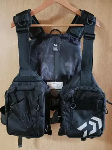 Daiwa 플로팅 자켓 블랙