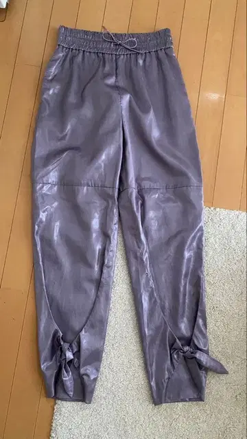 awen matoph 이우엔마토프 밑단 리본 팬츠 퍼플