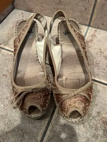 비드레타 웨지 샌들