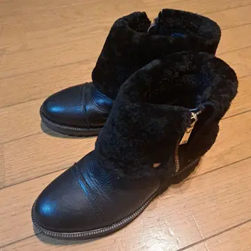 새상품급 TOMMY HILFIGER 무스탕 스타일 부츠 23cm