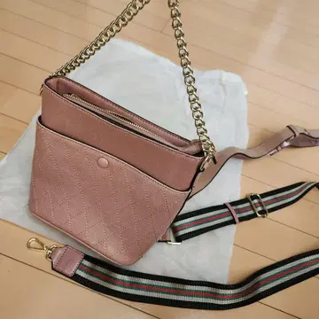 ALZUNI 가죽 숄더 체인 토트백