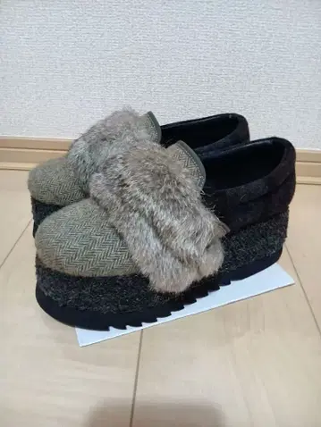 하자품 미사용 새상품 gomme 통굽 퍼 신발