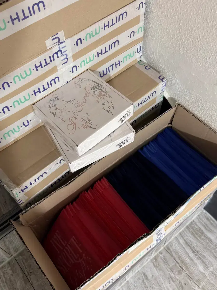 In-stock) Ive Secret sealed album 4-type set including Loved Ive