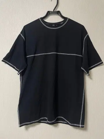 [ HARE ] 블랙 대비 스티치 티셔츠