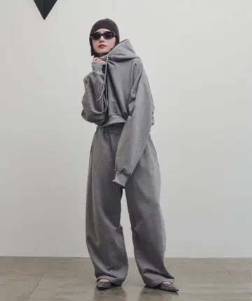 와이드 실루엣 스웨트 팬츠