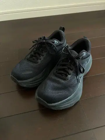 HOKA 블랙 스니커즈