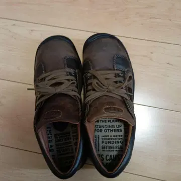 KEEN 브라운 스니커즈