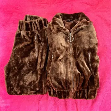 PRETTYLITTLETHING/퍼 셋업