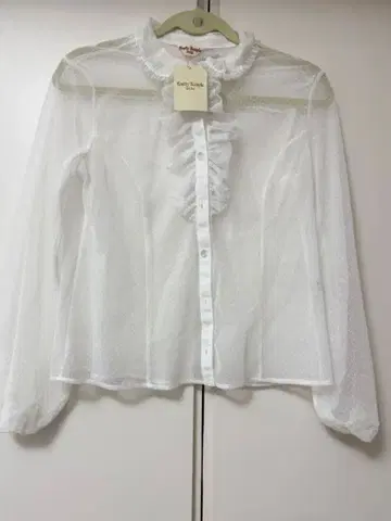 [ 미사용 새상품 ] Emily Temple Cute 시어 블라우스