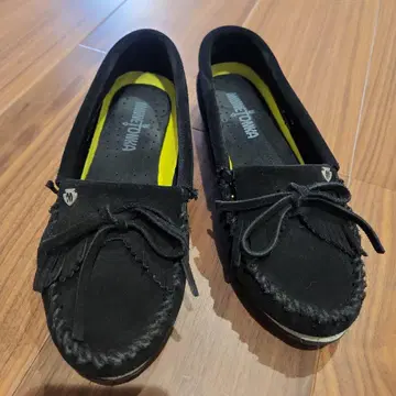 미네통카 Minnetonka 블랙 로퍼