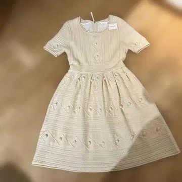 TO BE CHIC 아이보리 무릎 기장 원피스 42 반팔 택 포함 새상품