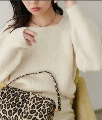 natural couture 하찌 부클 스퀘어 니트