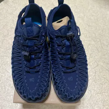 네이비 메쉬 편직 스포츠 샌들 KEEN 킨