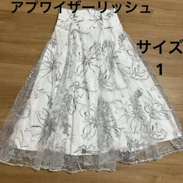 압와이저리쉬 꽃무늬 자수 화이트 플레어 스커트 사이즈 1
