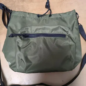 NEW ERA 숄더백 올리브
