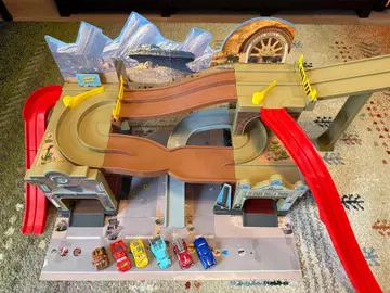 카즈 토미카 액션 코스 라디에이터 스프링스 미니카 포함