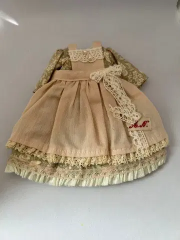 네오 브라이스 로자린 페를레 님의 아웃핏