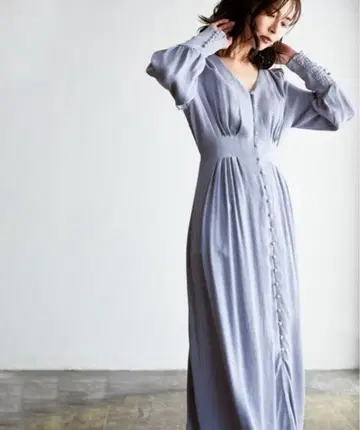 FRAY I.D 새틴 턱 원피스 스카이블루