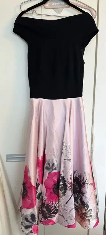 테드베이커 오프숄더 원피스