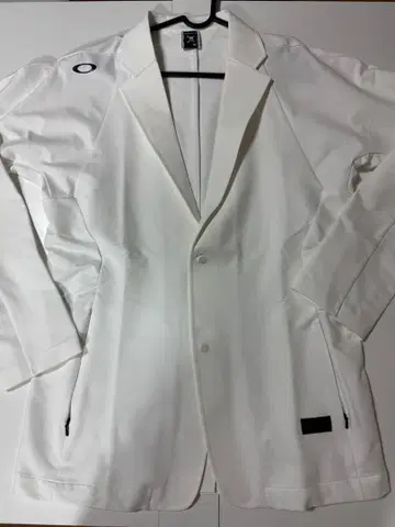 새상품급 OAKLEY 화이트 자켓 M 사이즈