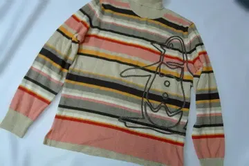 먼싱웨어 캐릭터 자수 보더 터틀넥 스웨터