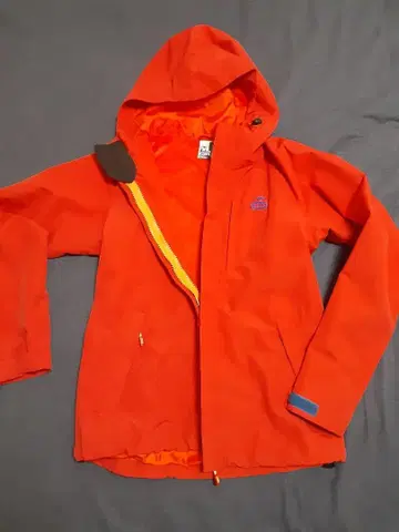 [ 컨디션 최상 ] CHUMS 후드 부착 마운틴 파카